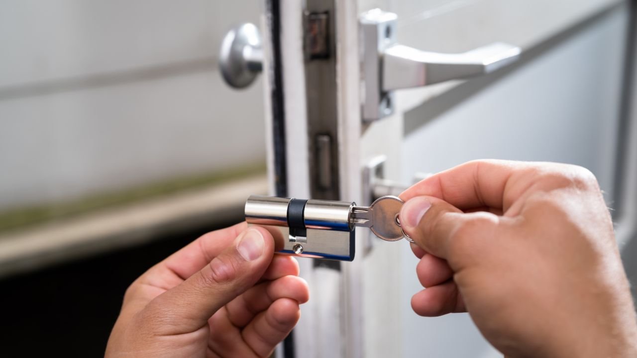 Mejorar la seguridad de la puerta sin gastar mucho